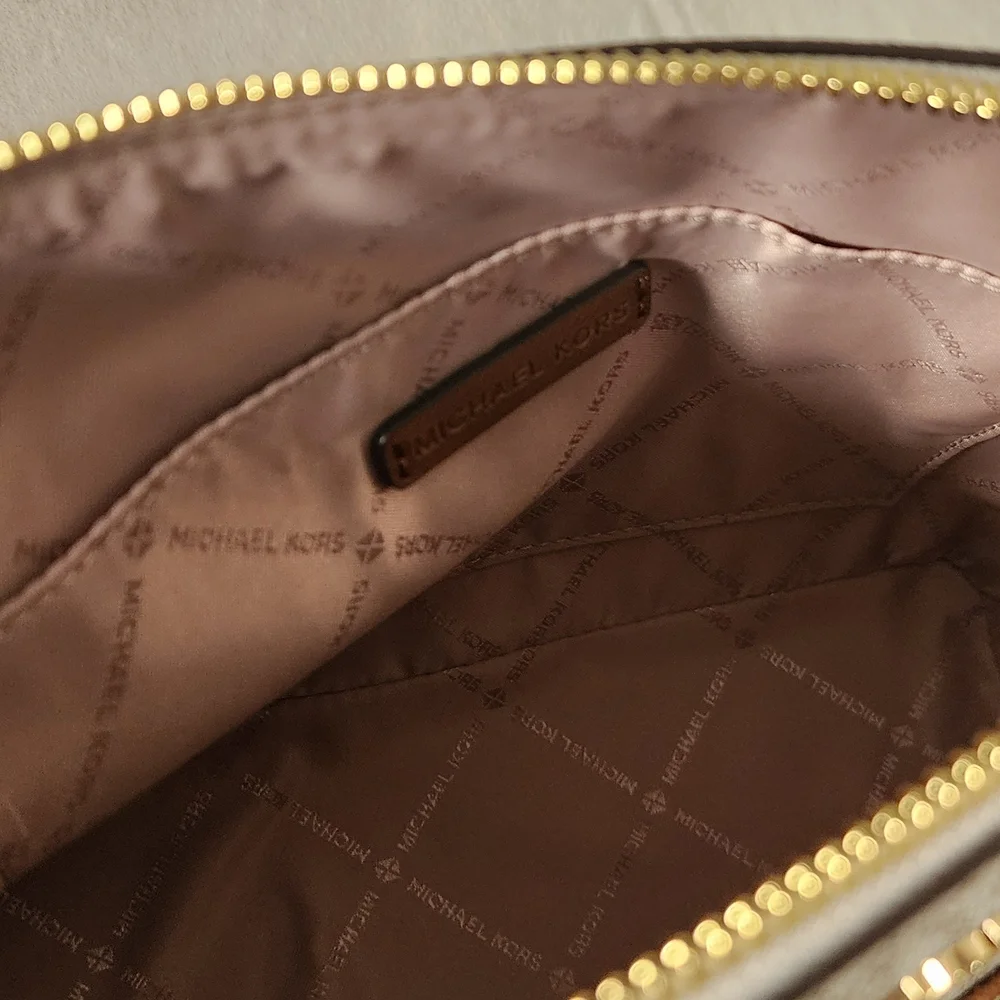 Michael Kors Jet Set Logo Crossbody Bag in Vanilla/Acorn - Picture 6 of 8